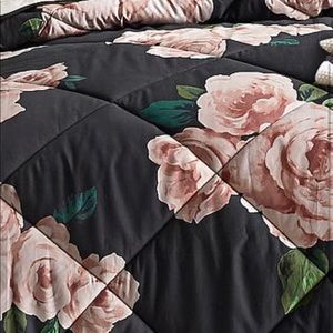 TWO twin comforter and TWO shams